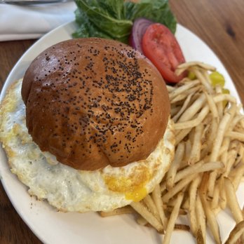 Boon Fly Cafe - Boon Fly's Akaushi Kobe Beef Burger with Egg - American Near Me - Napa, California