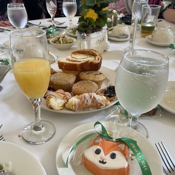 The Milleridge Inn - Mimosa & danish & a fox cookie from the Chocolate Duck - American Near Me - Jericho, New York