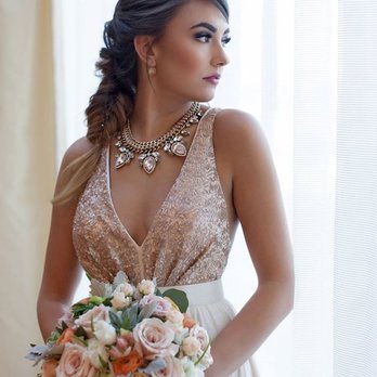 Cerise Floral Studio - As seen in Bridal Fantasy Magazine, 2017 - Florists Near Me - Edmonton, Alberta Cerise Floral Studio - As seen in Bridal Fantasy Magazine, 2017 - Florists Near Me - Edmonton, Alberta