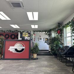 Northern Tire - The plants they have in the lobby are so happy!