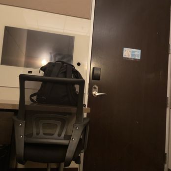 Minute Suites - Concourse B - Interior of rooms - Airport Lounges Near Me - Atlanta, Georgia Minute Suites - Concourse B - Interior of rooms - Airport Lounges Near Me - Atlanta, Georgia