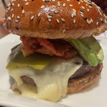 Gordon Ramsay Burger Las Vegas - Hell's Kitchen Burger - Burgers Near Me - Las Vegas, Nevada