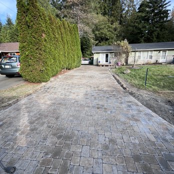 Emerald City Pnw Landscape - Belgard Dublin Cobble 3pcs Paver In Victorian Driveway Install! - Fences & Gates Near Me