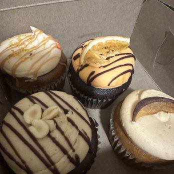 Clementine Bakery - Forgot but that apple cinnamon and dulce de leche was very good - Bakeries Near Me - Brooklyn, New York
