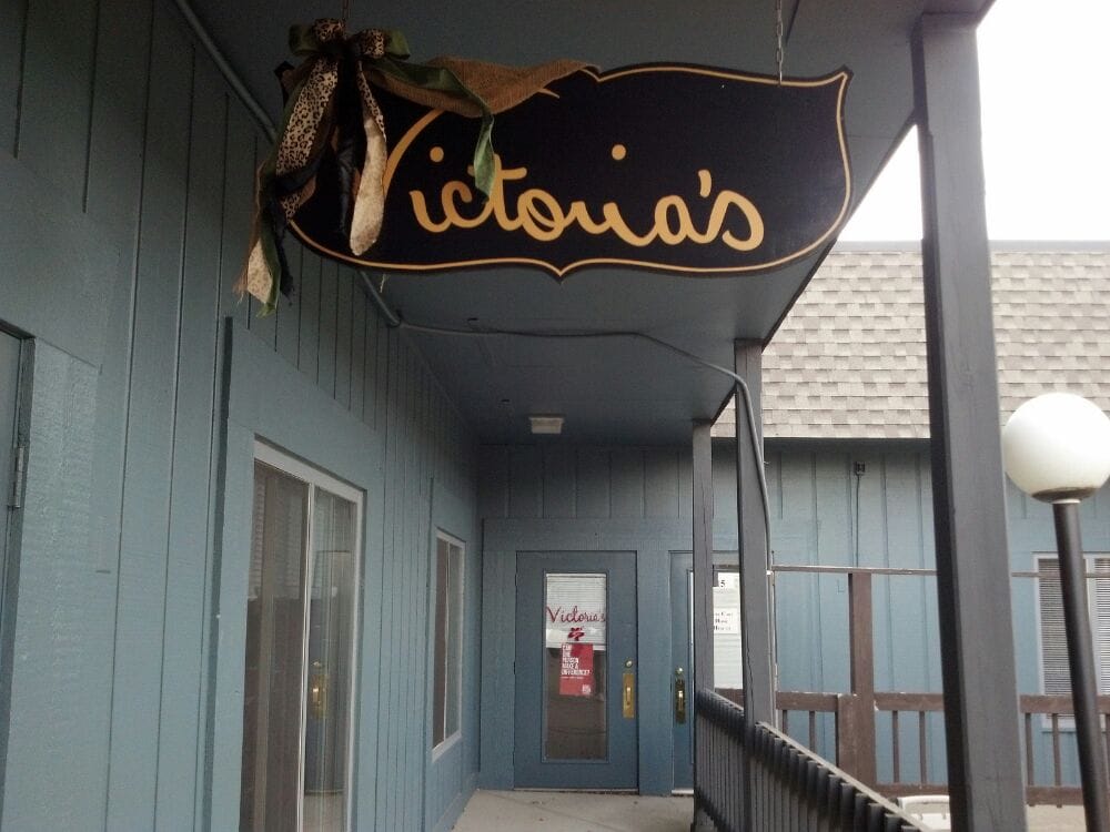 VICTORIA’S Updated August 2024 129 Phelps Ave, Rockford, Illinois