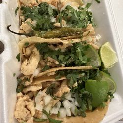 El Aguacate Express - Chicken tacos