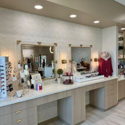 Beau Monde West Spa - Makeup Counter