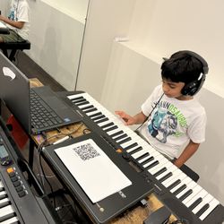 Kids piano classes