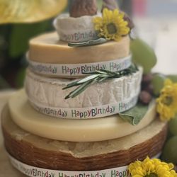Cheese 'wheel' cake