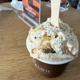 Caramel Peanut Butter chocolate gelato (size regular) Caramel Peanut Butter chocolate gelato (size regular)