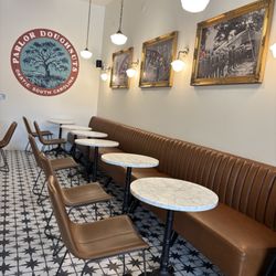 Parlor Doughnuts - Dining area