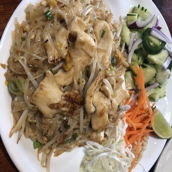Green Leaf Thai Cuisine - A Pad Thai Lunch Special - Thai Near Me - Chicago, Illinois Green Leaf Thai Cuisine - A Pad Thai Lunch Special - Thai Near Me - Chicago, Illinois