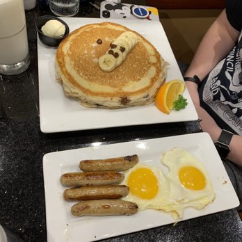 Keke's Breakfast Cafe - Banana Chocolate Chip Pancakes - Breakfast & Brunch Near Me - Windermere, Florida