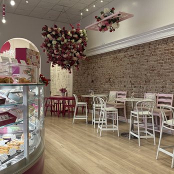 Le Macaron French Pastries - dessert case - Coffee & Tea Near Me - Tucson, Arizona