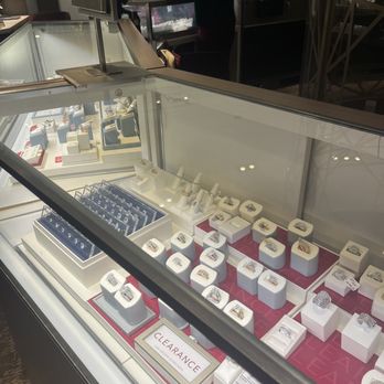 Helzberg Diamonds - Inside - Jewelry Near Me - Gurnee, Illinois