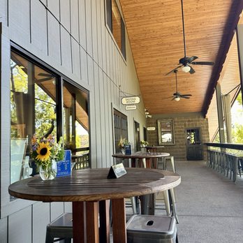 Rombauer Vineyards - Patio tasting area - Wineries Near Me - St. Helena, California Rombauer Vineyards - Patio tasting area - Wineries Near Me - St. Helena, California