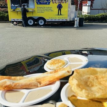 Amrutha Vilas - Dosa, punugulua, Poori 2 pcs with Curry, Thatte Idly - Podi on Idly - Food Trucks Near Me - Kirkland, Washington