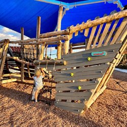 Englewood Beach - Shipwrecked boat park