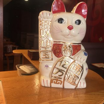 Queen Chinese Restaurant - a cat statue on a table - Chinese Near Me - Flourtown, Pennsylvania Queen Chinese Restaurant - a cat statue on a table - Chinese Near Me - Flourtown, Pennsylvania