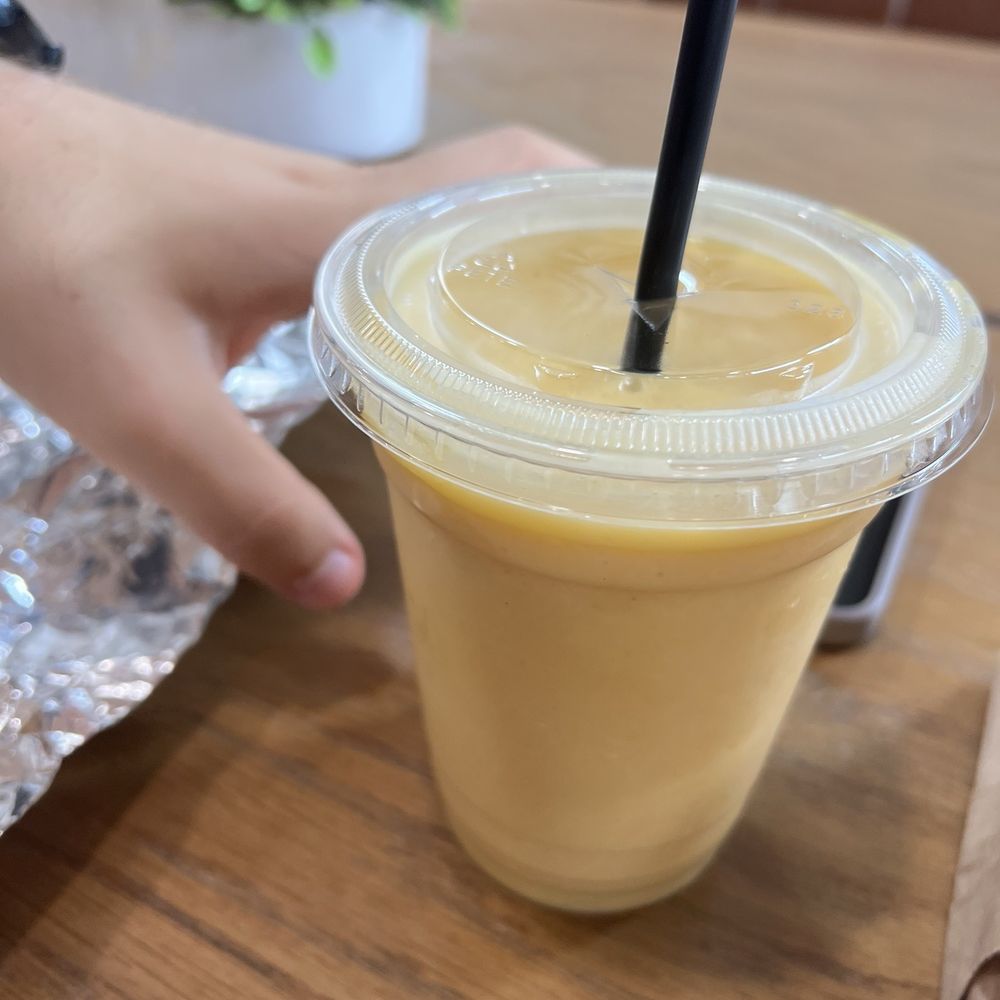 mango smoothie mango smoothie