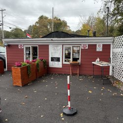 Flo's Hot Dogs - Outside, you order at this window.