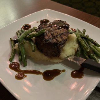 Luka's Restaurant & Bar - Filet and garlic mashed potatoes and green beans.  Hubby loved it! - American Near Me - Jackson, California