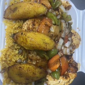 Sabory by Salvi Cafe - Chichen breast Steak and Onions with rice .beans or with Pigeon peas yellow rice - Puerto Rican Near Me - Princeton, Florida