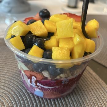 Bonita Bowls Wheaton, IL - BYOB - pitaya base, light granola, Nutella drizzle, strawberries, blueberries, and mangos - Acai Bowls Near Me - Wheaton, Illinois