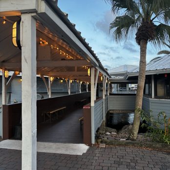 Dixie Crossroads - Seafood Near Me - Titusville, Florida