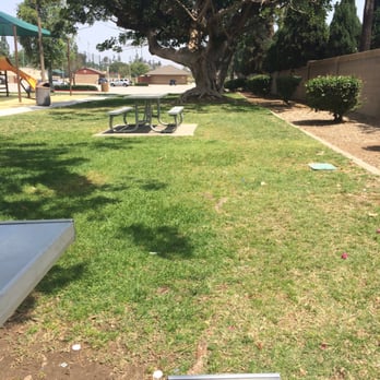 Handy Park - Only 2 benches and only one has shade. - Parks Near Me - Orange, California