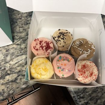 SusieCakes - Austin West Wood - Strawberry,Mocha,Peanut butter,Lemon,and Red Velvet - Bakeries Near Me - Austin, Texas SusieCakes - Austin West Wood - Strawberry,Mocha,Peanut butter,Lemon,and Red Velvet - Bakeries Near Me - Austin, Texas