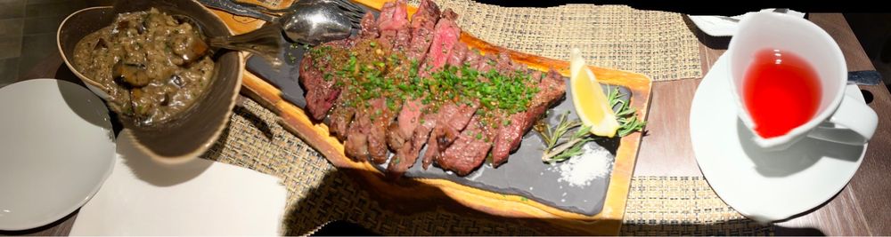 SOMOS Restaurant & Lounge