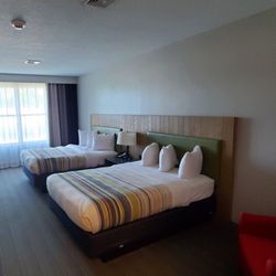 Country Inn & Suites by Radisson, Lewisburg, PA - Spacious, clean room.