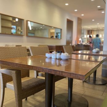 SHOR - Interior seating area - Breakfast & Brunch Near Me - Honolulu, Hawaii