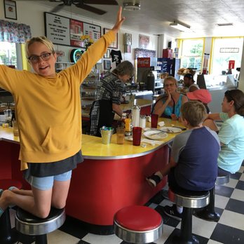 Bentley's B-M-L Diner - Diners Near Me - Saint Ignace, Michigan