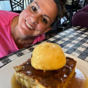 Crave at Rock Springs - The lovely Stephanie embracing her inner model - American Near Me - Apopka, Florida