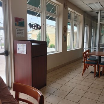 Magoo's California Pizza - the inside of a restaurant - Pizza Near Me - Indianapolis, Indiana