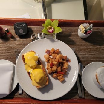 Cameo Beverly Hills Residences - In room dining eggs benedict without ham with side of roasted potatoes - Hotels Near Me - Los Angeles, California Cameo Beverly Hills Residences - In room dining eggs benedict without ham with side of roasted potatoes - Hotels Near Me - Los Angeles, California