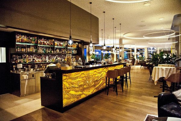 GUSTAV Restaurant & Bar by null