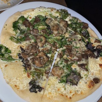 Bacari W 3rd - Smoked Mushroom Pizza - Breakfast & Brunch Near Me - Los Angeles, California