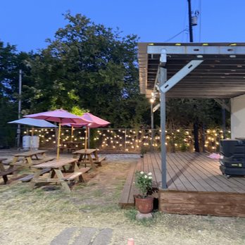 Rose's Kitchen - Outdoor seating area - Thai Near Me - Manchaca, Texas