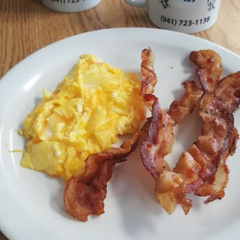 Ellenton Cafe - Eggs bacon - Comfort Food Near Me - Ellenton, Florida