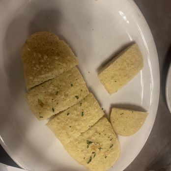 Michelangelo's Pizzeria - Not an 8" crust, this is under-toasted bread.  Not what I ordered. - Pizza Near Me - Clovis, California