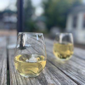 Murphys Pourhouse - Chardonnay - Sandwiches Near Me - Murphys, California