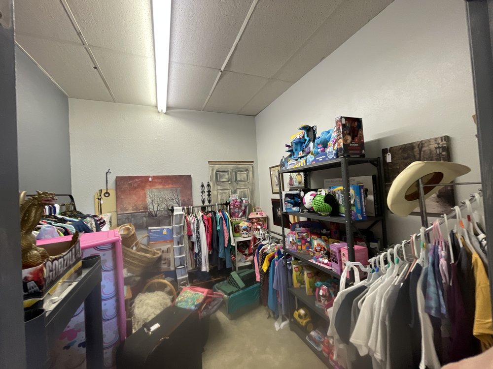 ACLS GIFTS AND COLLECTIBLES Updated August 2024 13 Photos 1831 E