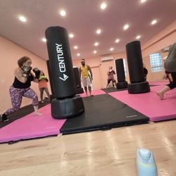 Jiggle Studio - Kickboxing!