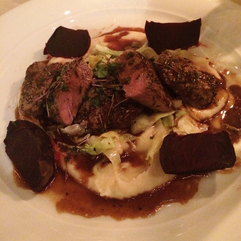 Urtemarinert lammefilet med pastinakkrem, saltbakte rødbeter, nykål og rødvinsky. Urtemarinert lammefilet med pastinakkrem, saltbakte rødbeter, nykål og rødvinsky.