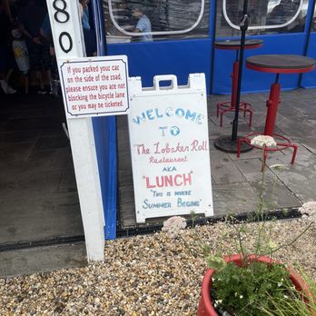 LUNCH Lobster Roll - Outside - Seafood Near Me - Amagansett, New York LUNCH Lobster Roll - Outside - Seafood Near Me - Amagansett, New York