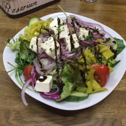 Pizzeria Backstein - Schöner Griechischer Salat mit Hausgemachtem Balsamico Dressing...