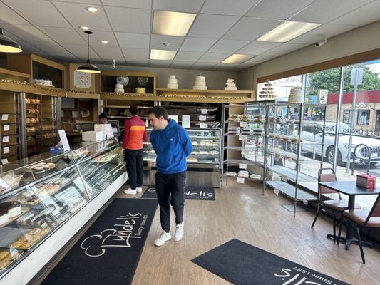 Lyndell's Bakery by null